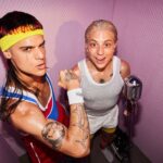 Dupla argentina CA7RIEL & Paco Amoroso anuncia dois shows da turnê “PAPOTA” no Brasil (Foto: Reprodução)